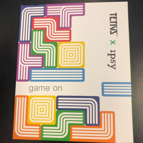 Limited edition Tetris x Ipsy eyeshadow palette - Picture 2 of 5